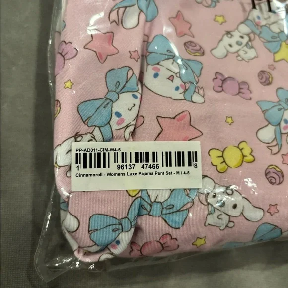 Posh Peanut x Cinnamoroll Pajamas - Picture 5 of 11